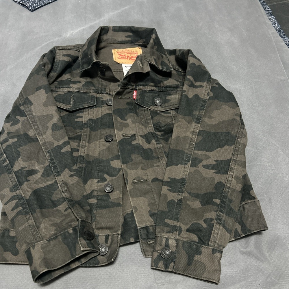 Levi's 550 Youth Trucker  Camo Denim Jean Jacket Size S Small 8-10 Yrs 7747-550